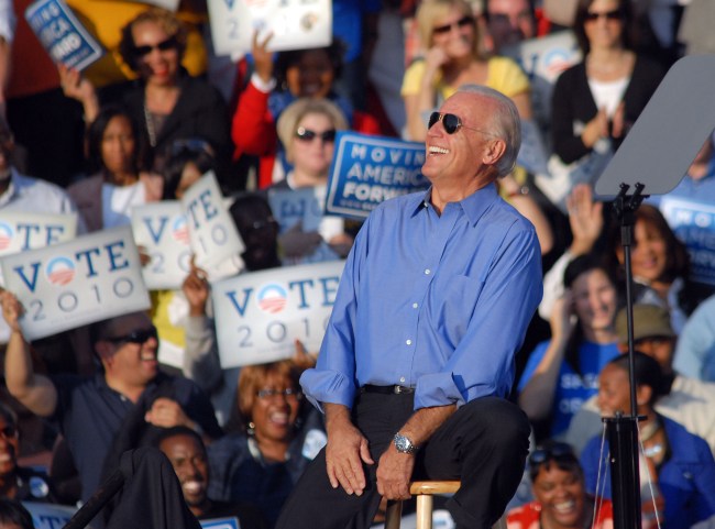 Obama And Biden Attend Pre-Election Rally With The Roots In Philadelphia