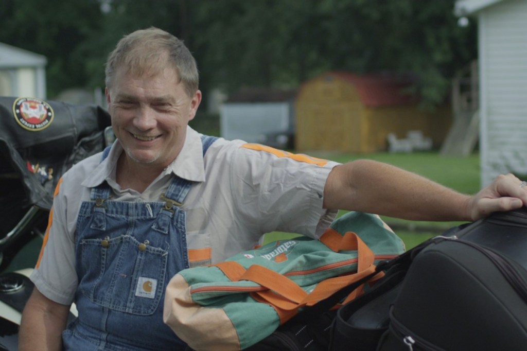 Review 'Finders Keepers' blends sensationalistic story, sensational characters