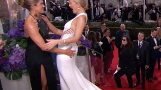 Here’s Jennifer Aniston Playing With Kate Hudson’s Butt On The Red Carpet