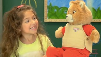 Kids Today React To Teddy Ruxpin, The Most Nightmare-Inducing Toy Of The ’80s