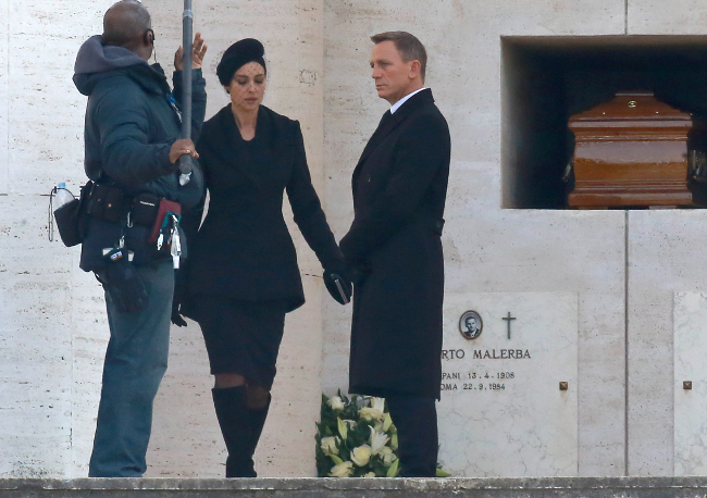 Daniel Craig and Monica Bellucci on the set of SPECTRE