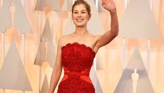Rosamund Pike’s Oscar Gown: 5 Reasons It’s the Look of the Night