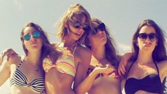 Taylor Swift Took This Bikini Photo With Haim For A Very Good Reason