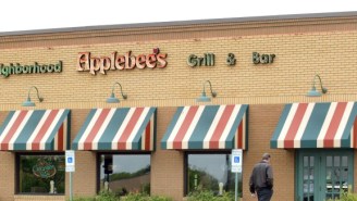 A New Jersey Man Can’t Sue Applebees For Getting Burned By A Fajita While Praying