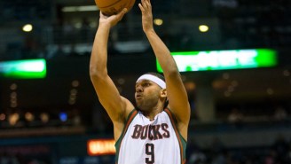 Watch Jared Dudley Forget How To Shoot A Basketball