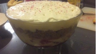 A Very Brave ‘Friends’ Fan Made The ‘Traditional English Trifle’ That Tasted ‘Like Feet’