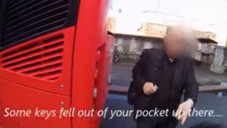 This Eagle-Eyed Bus Passenger Helps Out A Cyclist Who Dropped His Keys