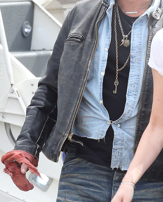 Johnny-Depp-Shirt-Close-up
