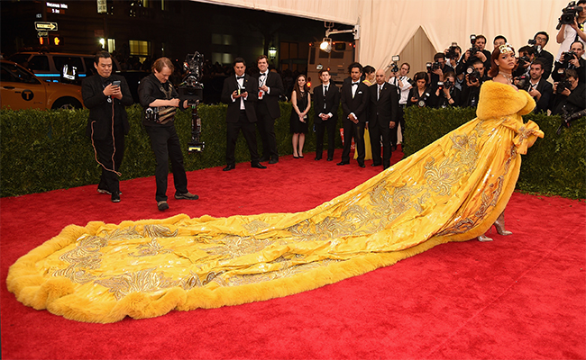 Rihanna in yellow 2