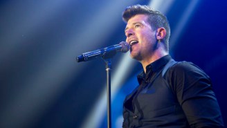 Robin Thicke Reportedly Annoyed Everyone By Making Out With His 20-Year-Old Girlfriend On A Plane