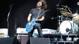 Dave Grohl Makes A Young Fan’s Dreams Come True By Bringing Him Onstage To Sing ‘Times Like These’