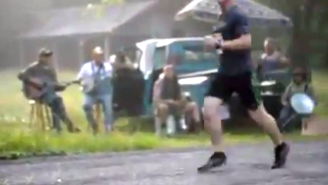 Watch These Hillbilly Hecklers Taunt Racers During A Tennessee Marathon
