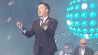 Rick Astley Performed ‘Uptown Funk’ At An ’80s Festival In London