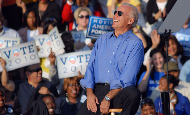 Obama And Biden Attend Pre-Election Rally With The Roots In Philadelphia