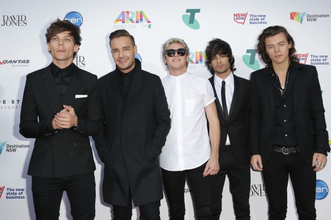 SYDNEY, AUSTRALIA - NOVEMBER 26: One Direction (lL-R) Louis Tomlinson, Liam Payne, Niall Horan, Zayn Malik and Harry Styles arrive at the 28th Annual ARIA Awards 2014 at the Star on November 26, 2014 in Sydney, Australia. (Photo by Mark Metcalfe/Getty Images)