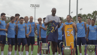Here’s Kobe Bryant Hanging Out With FC Barcelona