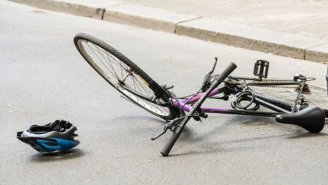 Police Are Looking For The Pedestrian Who Threw A Woman Off Her Bicycle