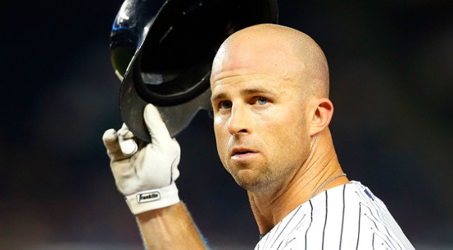 Fan throws back Jose Bautista's homer, hits Brett Gardner in head