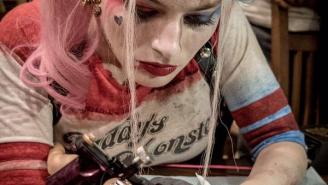 Check out Harley Quinn Wield the Needle on the ‘Suicide Squad’ Set