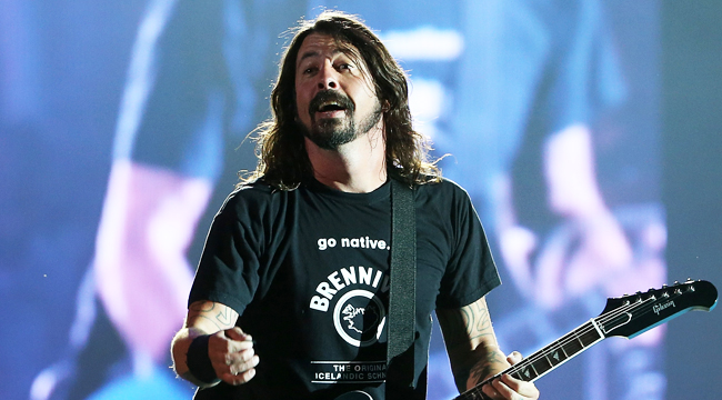 Dave Grohl’s Chris Cornell Tribute Is Solemn And Tearful