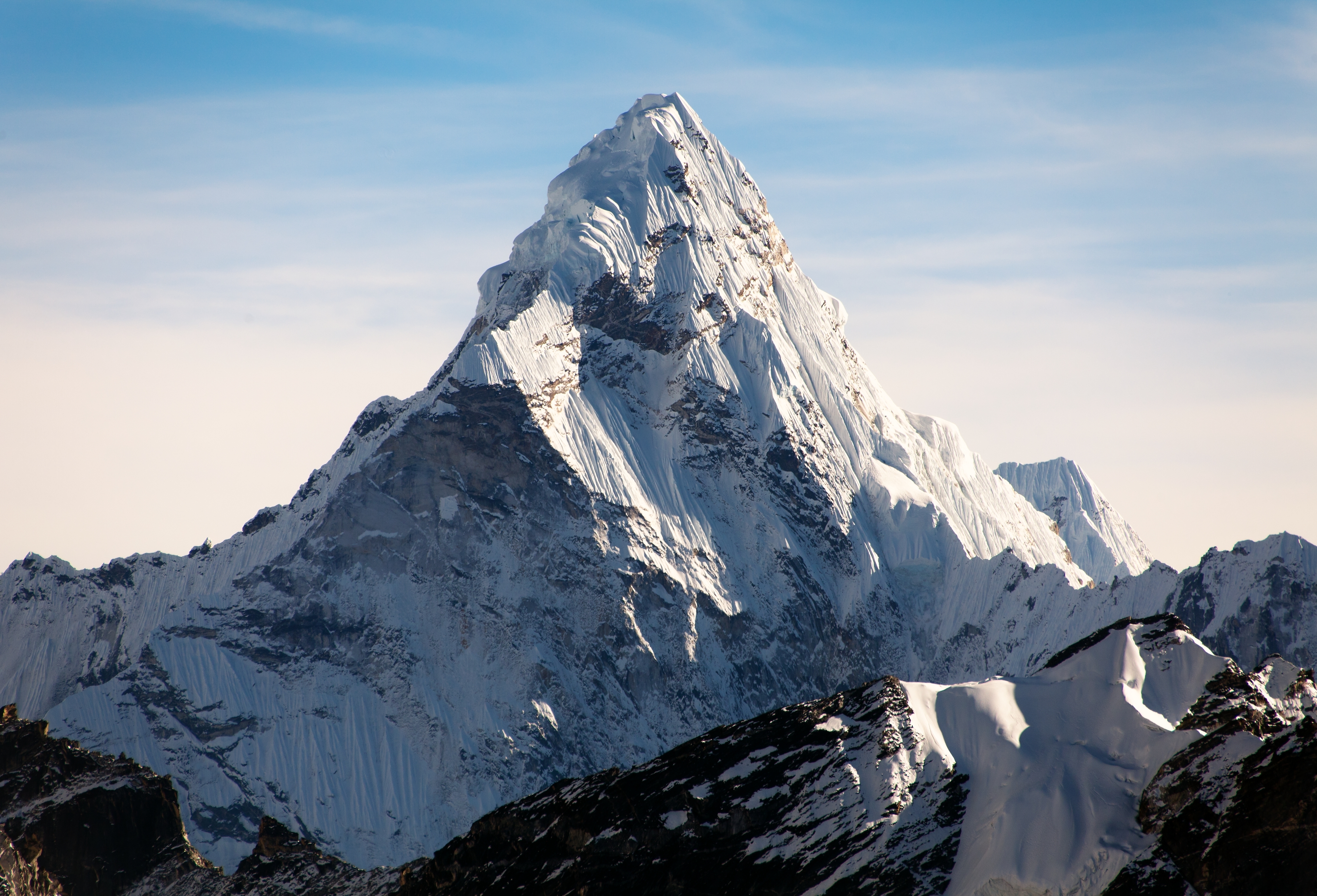 Маунт эверест. Горная вершина Джомолунгма (Эверест). Вершины: гора Джомолунгма (Эверест),. 8848 Метров Эверест. Ама Даблам.