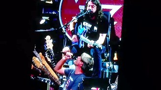 Dave Grohl Invited His High School Musical Rival On Stage To Sing ‘Under Pressure’