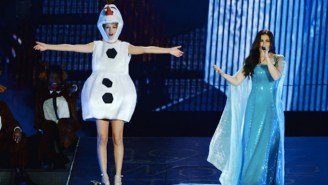 Taylor Swift Dressed Like A ‘Frozen’ Character And Sang ‘Let It Go’ With Idina Menzel