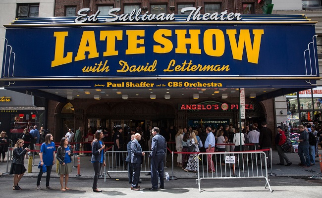 Fans Gather At Ed Sullivan Theatre Before David Letterman's Last Show