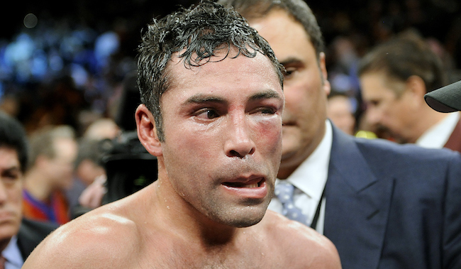 LAS VEGAS, NEVADA DECEMBER 6, 2008¬ñ¬ñOscar del la Hoya walks back to his corner after losing to Mann