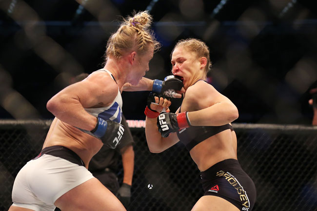 ronda-rousey-gettin-punched-GettyImages-497205112