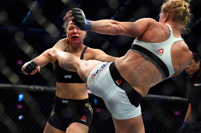 ronda-rousey-neck-kick-holly-holm-GettyImages-497297090