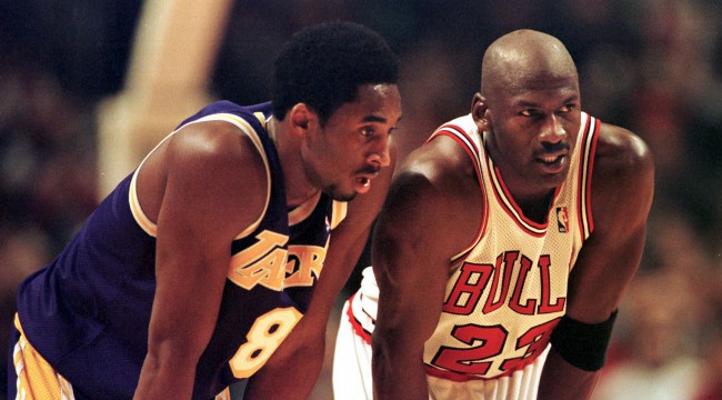 Los Angeles Lakers guard Kobe Bryant(L) and Chicag