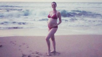 Pregnant Anne Hathaway Had The Perfect Response To Paparazzi Photographing Her In A Bikini