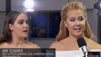 Amy Schumer Was Classic Amy Schumer On The Golden Globes Red Carpet Complaining About Her Itchy Body Part