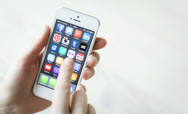 how to remove default apps on iphone