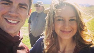 The Flash and Supergirl are very cute on the set of their crossover episode