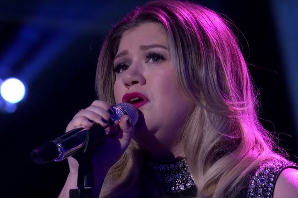 Kelly Clarkson Brings Everyone To Tears On 'American Idol'