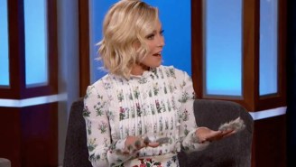 Kelly Ripa Is Dealing With The Unfortunate Bathroom Issues That Come With Rocking ‘Furry Nails’