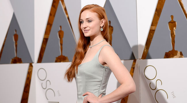 sophie-turner-oscars-red-carpet