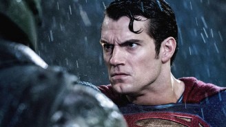 Henry Cavill goes unrecognized in Times Square…while wearing Superman shirt
