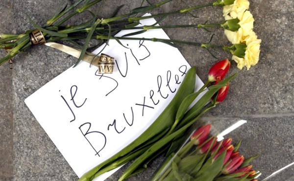 People bring flowers to Belgian Embassy in Moscow to pay tribute to Brussels attacks victims