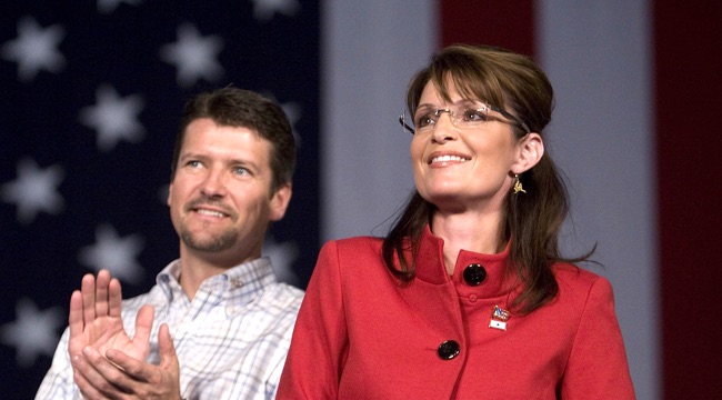 Palin Campaigns In Iowa Day One Before Election