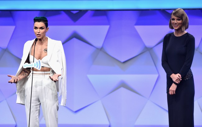BEVERLY HILLS, CALIFORNIA - APRIL 02: Honoree Ruby Rose (L) and recording artist Taylor Swift speak onstage during the 27th Annual GLAAD Media Awards at the Beverly Hilton Hotel on April 2, 2016 in Beverly Hills, California. (Photo by Alberto E. Rodriguez/Getty Images for GLAAD)