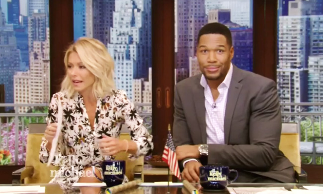 Kelly Ripa Casually Brings Up Michael Strahan's Divorces On 'Live'