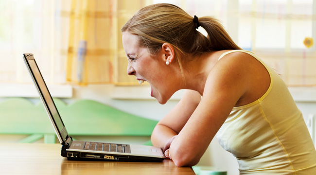 woman-yelling-laptop