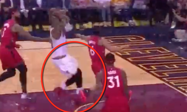 LeBron James Obviously Traveled Before This Dunk So Lets Freak Out LeBron James Obviously Traveled Before This Dunk So Lets Freak Out