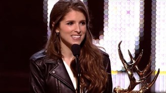 Anna Kendrick Sarcastically Took Home An Award For Being ‘Physically Perfect’