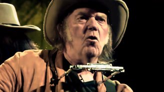 Neil Young Returns To ‘The Tonight Show’ To Counter Jimmy Fallon’s Neil Young Impression