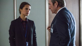 How Alicia Vikander got to be not totally terrified of ‘Bourne’ co-star Tommy Lee Jones