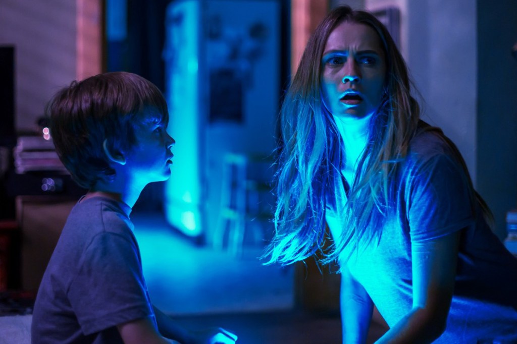 'Lights Out' is more than just a horror movie - but only ...